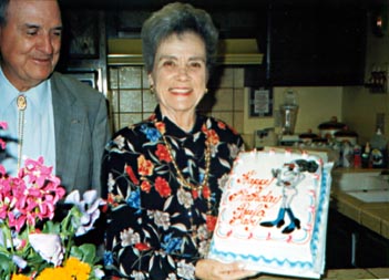 Lay-wife-cake.JPG (32950 bytes)