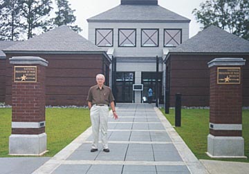 LinerErnest-Museum.jpg (29300 bytes)